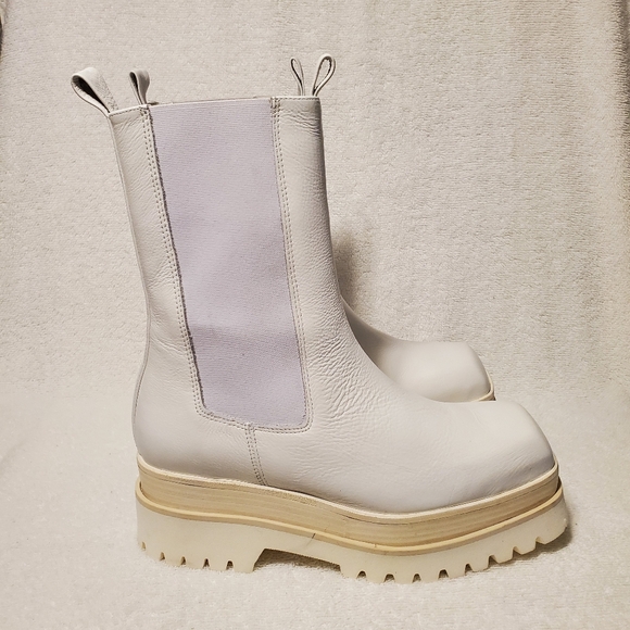 PALOMA BARCELO DANIELLE WHITE PLATFORM BOOTS - Picture 4 of 9